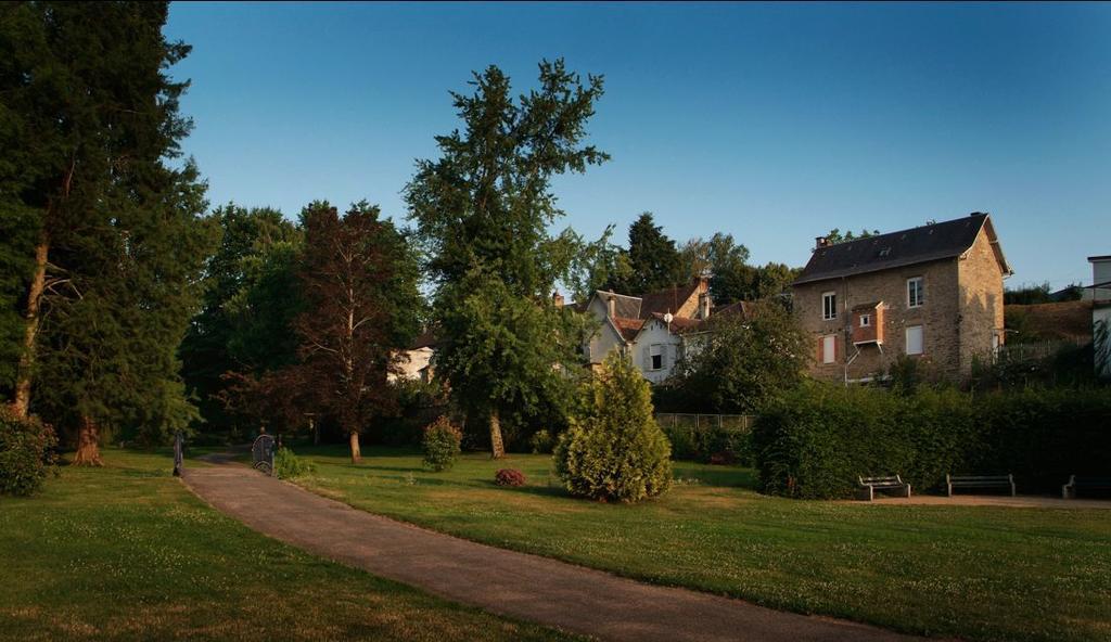 Maison Du Moulinassou Saint-Yrieix-la-Perche Luaran gambar