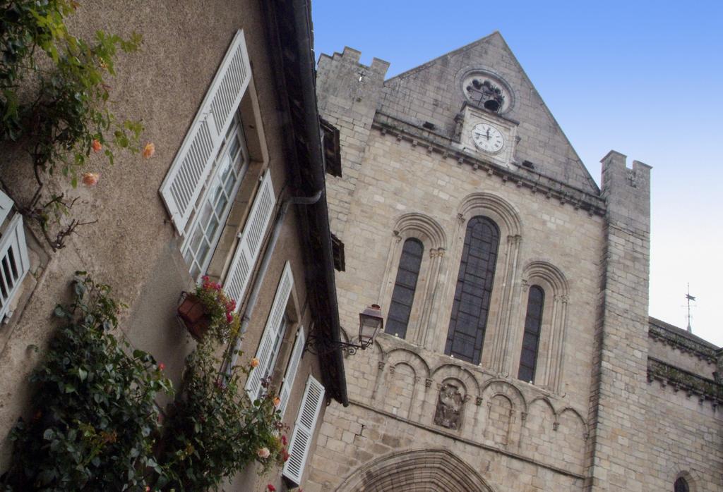 Maison Du Moulinassou Saint-Yrieix-la-Perche Luaran gambar